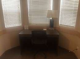 Days Inn by Wyndham Hinton