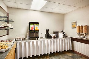 Days Inn by Wyndham Hinton