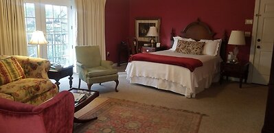 Downtown Guest Quarters Hotel