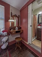 Victorian House Bed & Breakfast