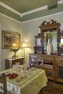 Victorian House Bed & Breakfast
