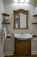 Victorian House Bed & Breakfast