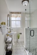 Victorian House Bed & Breakfast