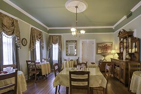 Victorian House Bed & Breakfast