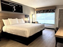 Thunderbird Lodge