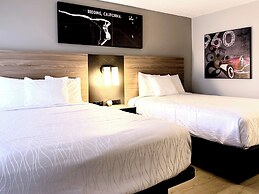 Thunderbird Lodge