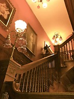 Redstone Inn And Suites