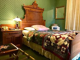 Redstone Inn And Suites
