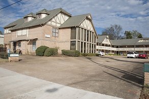 Victorian Inn & Suites