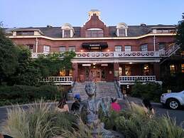 Days Inn & Suites by Wyndham Gresham