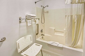 Days Inn & Suites by Wyndham Gresham