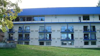 Oyster Bay Inn & Suites