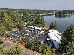 Oyster Bay Inn & Suites