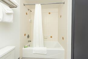 Oyster Bay Inn & Suites
