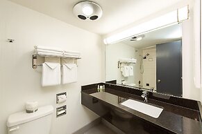 Oyster Bay Inn & Suites