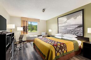 Super 8 by Wyndham Clinton