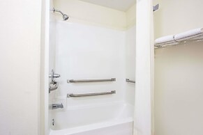 Super 8 by Wyndham Clinton