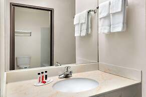 Super 8 by Wyndham Clinton