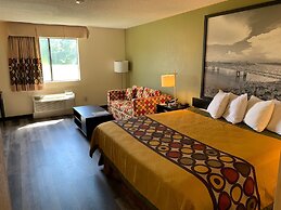 Super 8 by Wyndham Clinton