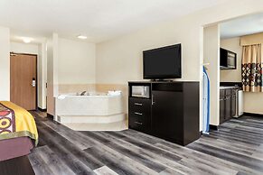 Super 8 by Wyndham Clinton