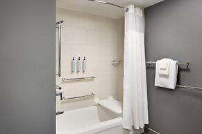 Courtyard by Marriott Edison Woodbridge
