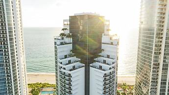 Trump International Beach Resort