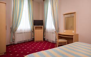 Oktiabrskaya Hotel