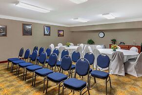 Comfort Suites Visalia Convention Center