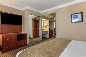 Comfort Suites Visalia Convention Center