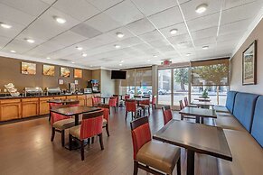 Comfort Suites Visalia Convention Center
