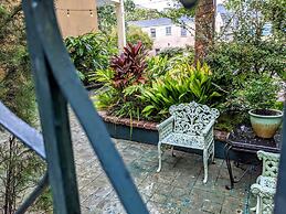 Parisian Courtyard Inn