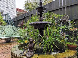 Parisian Courtyard Inn