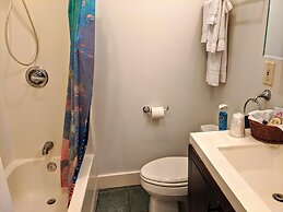 Parisian Courtyard Inn