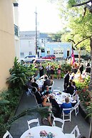 Parisian Courtyard Inn