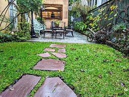 Parisian Courtyard Inn