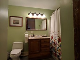 Parisian Courtyard Inn