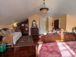 Parisian Courtyard Inn