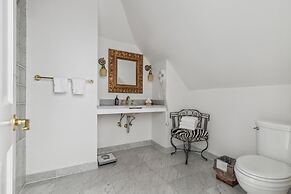 The Columbia Inn at Peralynna Manor