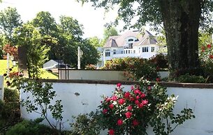 The Columbia Inn at Peralynna Manor