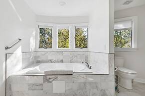 The Columbia Inn at Peralynna Manor