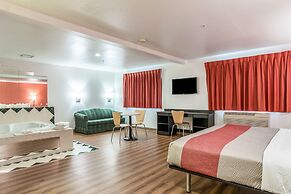 Motel 6 Barkeyville, PA