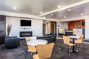 Motel 6 Barkeyville, PA