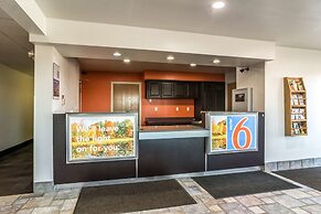 Motel 6 Barkeyville, PA