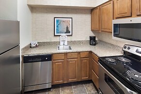 Residence Inn by Marriott Kansas City Country Club Plaza