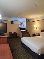 Luxury Inn And Suites