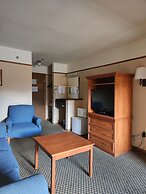 Luxury Inn And Suites