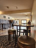 Luxury Inn And Suites