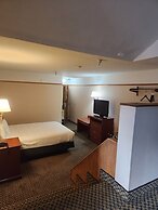 Luxury Inn And Suites