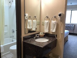 Luxury Inn And Suites