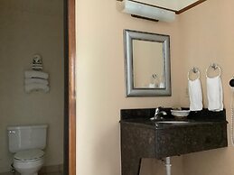 Luxury Inn And Suites